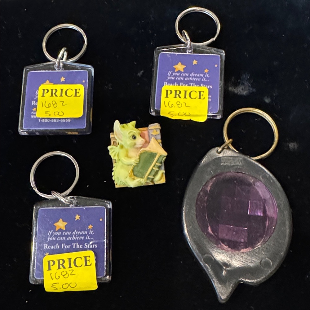 Lot of 3 Pocket Dragon Keychains, “Favorite Book” Brooch & a Dragon Eye Keychain - Picture 2 of 7
